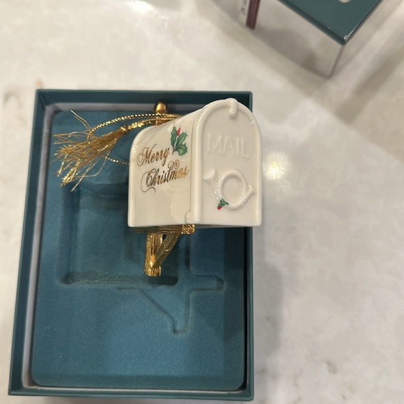 Perfect condition mailbox merry Christmas ornament - with box - Picture 2 of 4